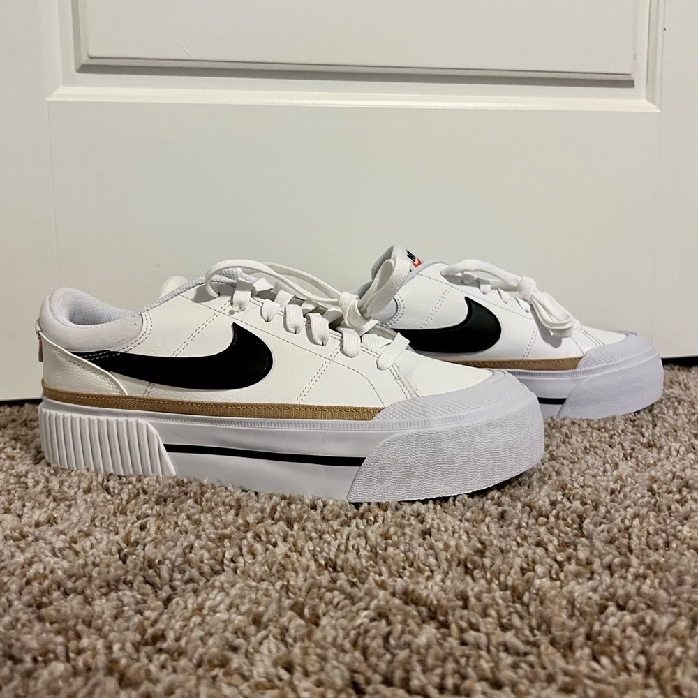 NWT NIKE Womens Court Legacy Lift Sneaker 8.5